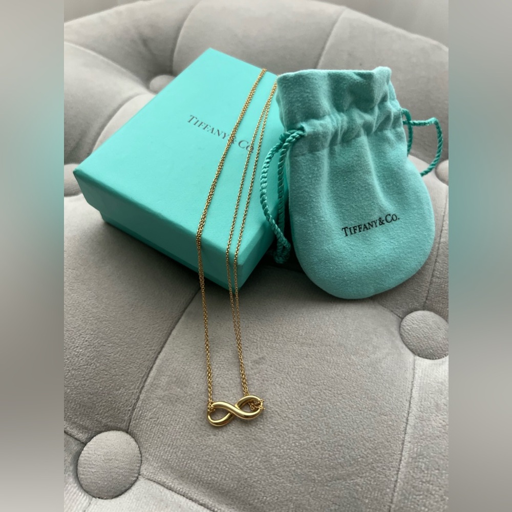 Tiffany’s infinity choker 18k!